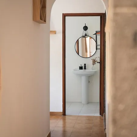 Lirios Apartament *