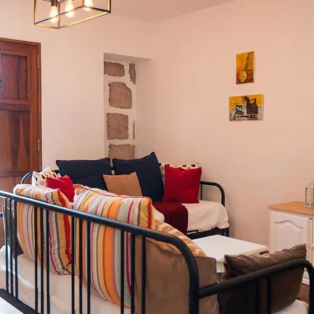 Lirios Apartament *